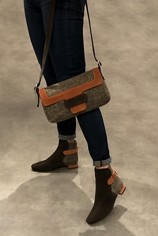 Dark brown and terracotta orange women's dress handbag, matching pumps and belts. Worn view - Florence KOOIJMAN